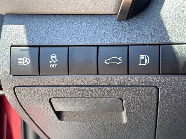 Used 2018 Toyota Camry SE FWD image 31
