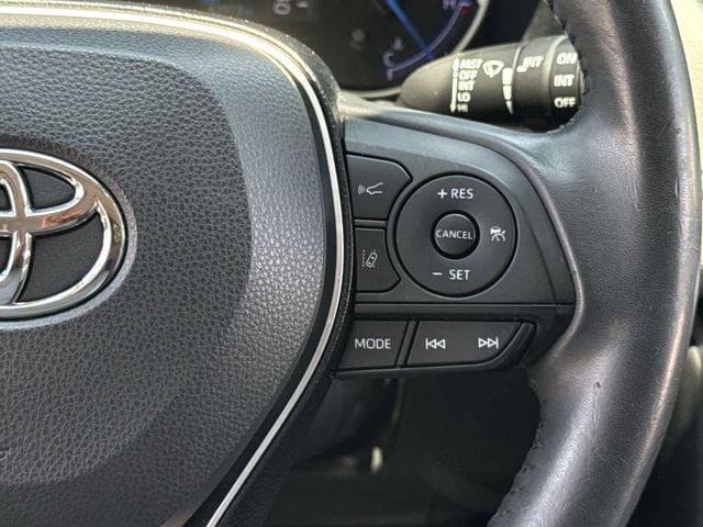 Used 2020 Toyota RAV4 Limited AWD/4WD image 16