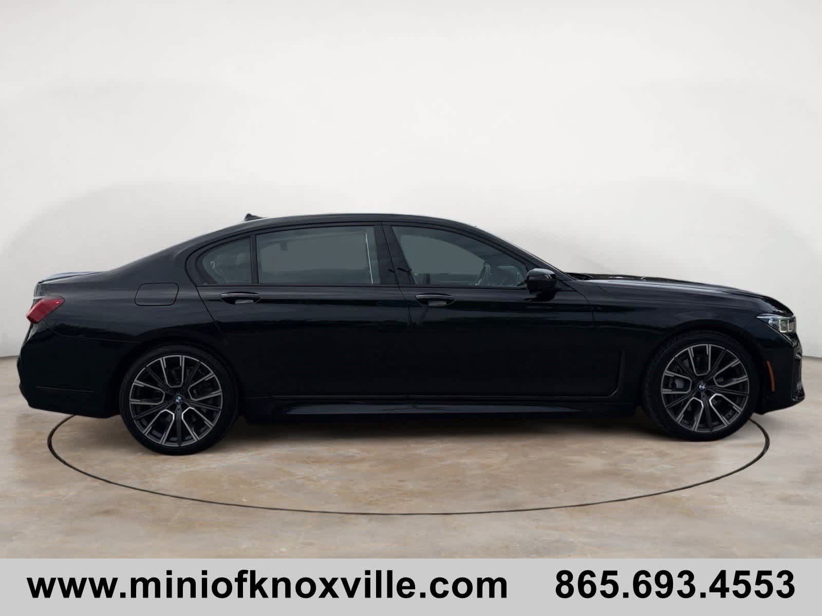 Used 2022 BMW 740i w/ M Sport Package RWD image 2