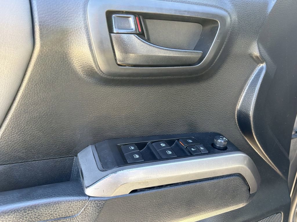 Used 2022 Toyota Tacoma SR5 w/ Technology Package image 11