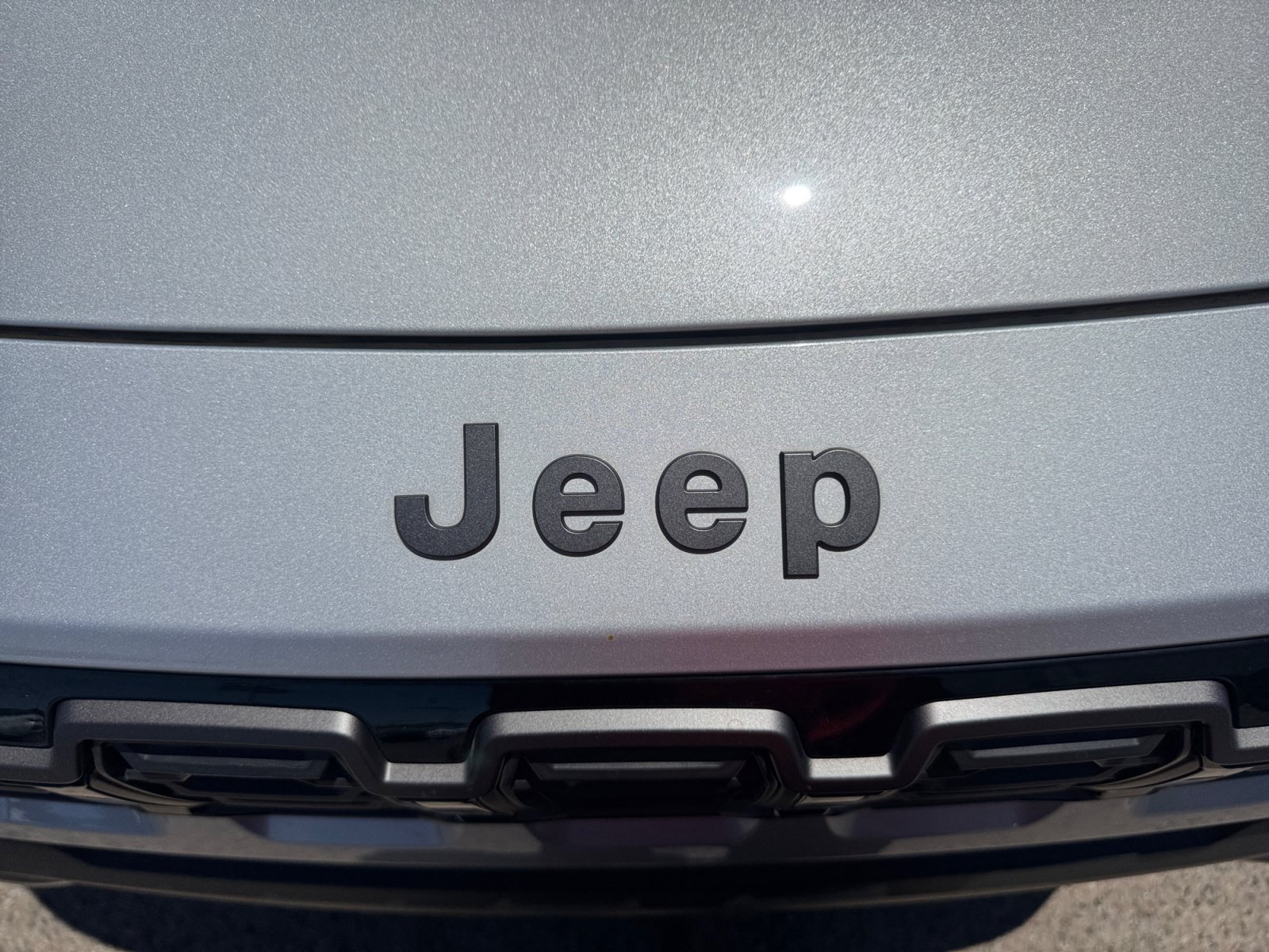 New 2026 Jeep Cherokee Overland w/ Trailer Tow Group AWD/4WD image 23