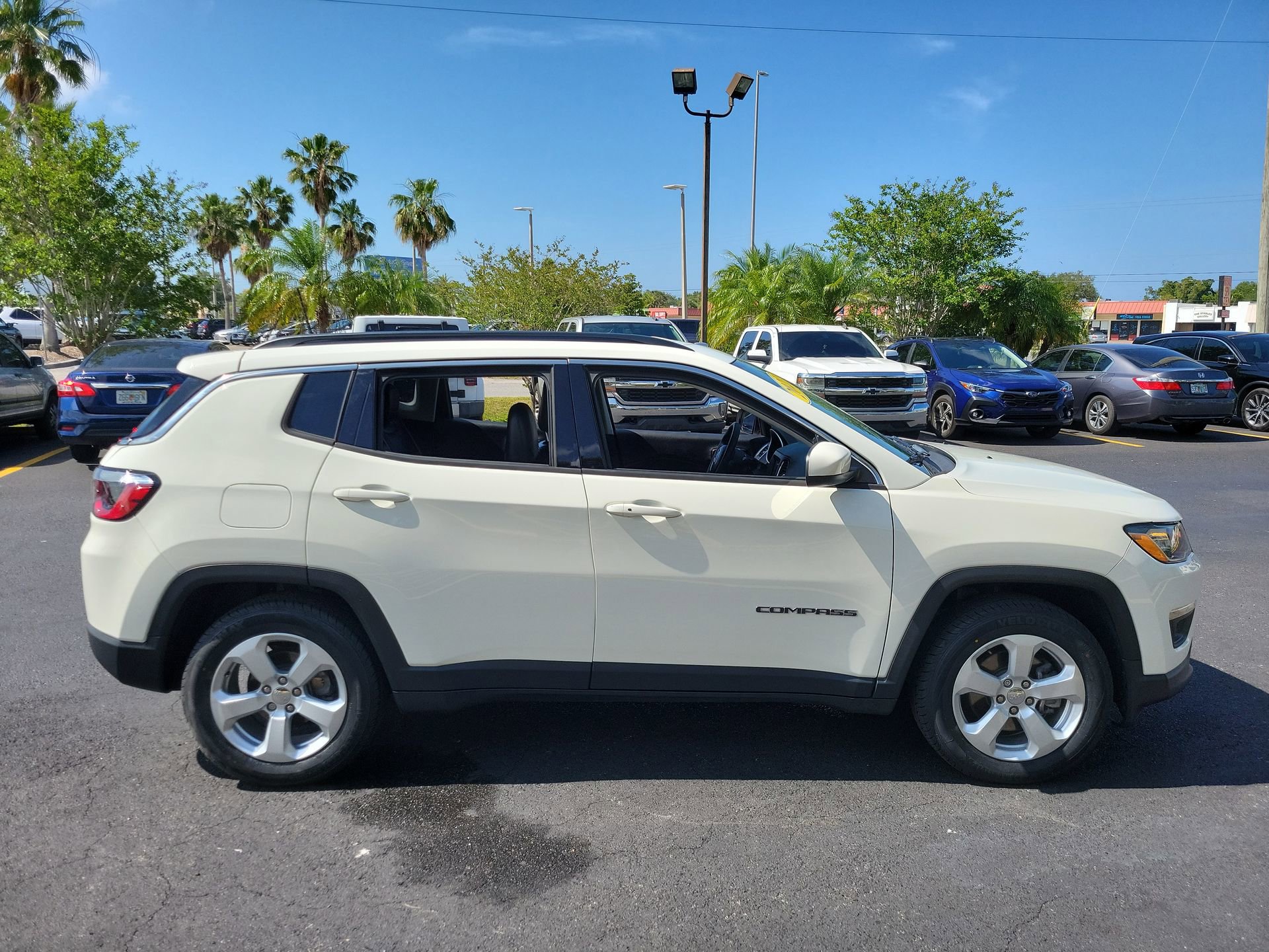 Used 2021 Jeep Compass Latitude FWD image 5