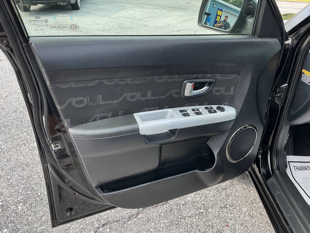 Used 2012 Kia Soul + w/ Audio Pkg FWD image 17