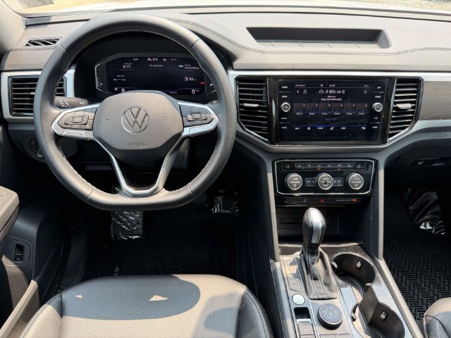 Used 2023 Volkswagen Atlas SE w/ Panoramic Sunroof Package AWD/4WD image 3
