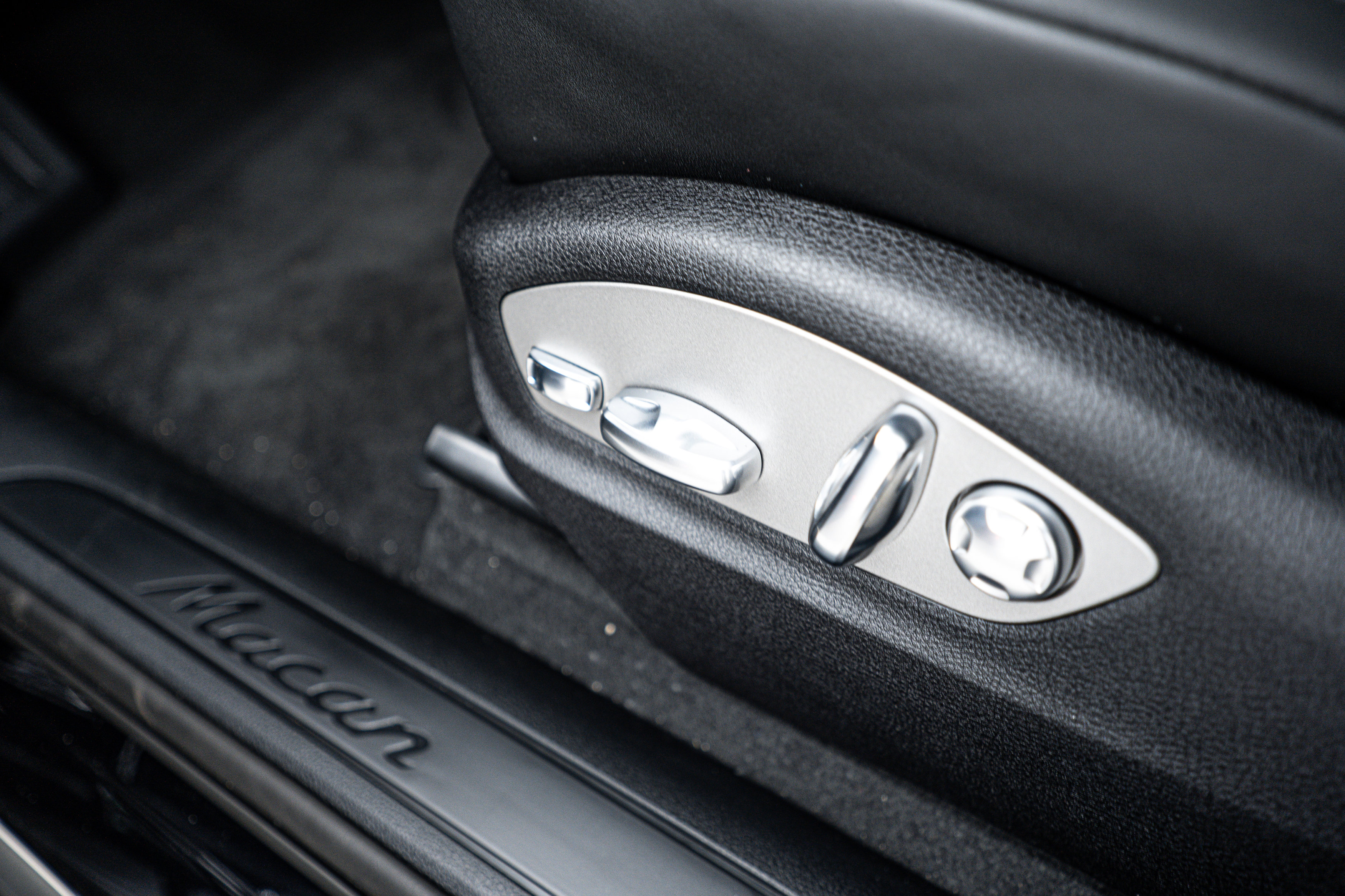 New 2025 Porsche Macan image 18