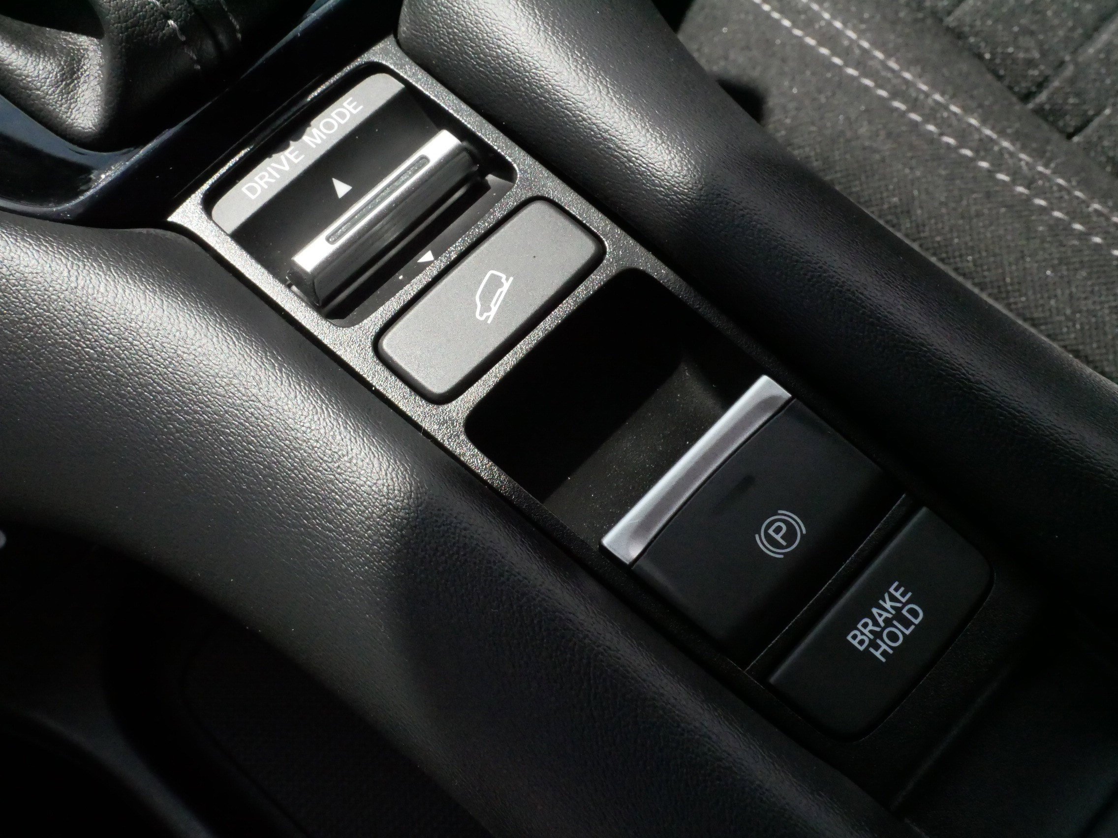 Used 2025 Honda HR-V LX image 26