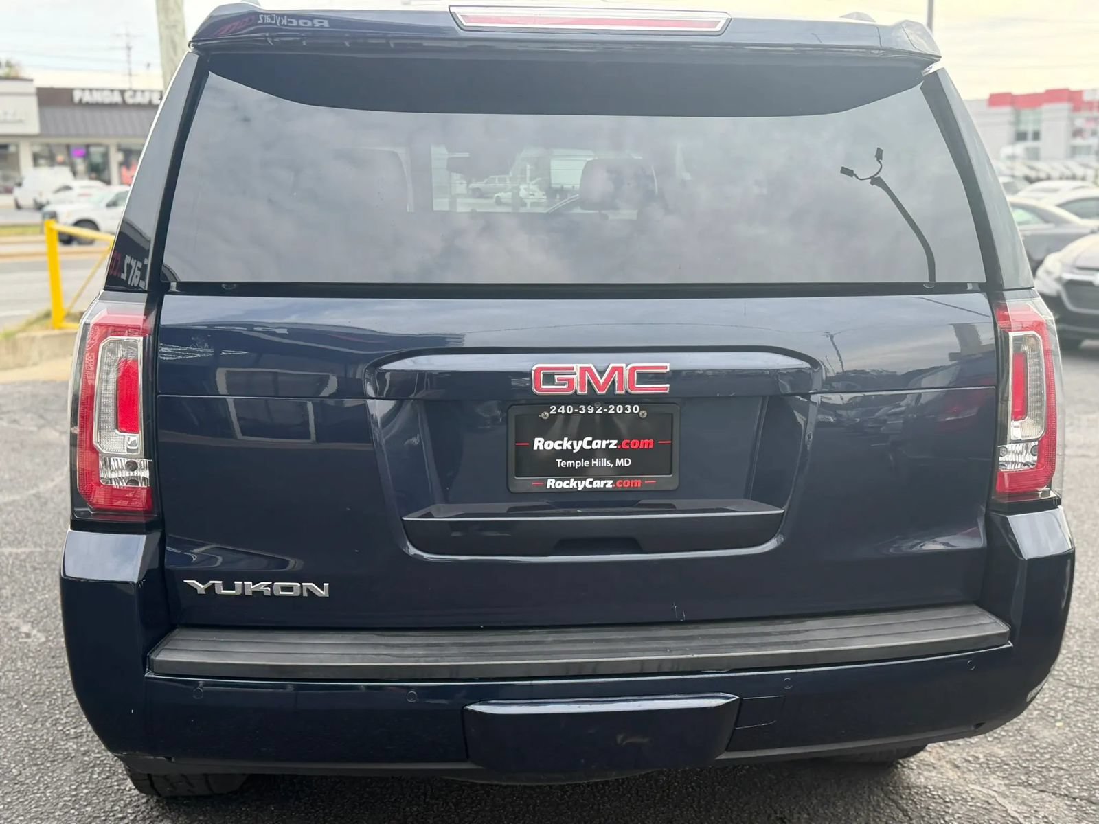 Used 2017 GMC Yukon SLT AWD/4WD image 4