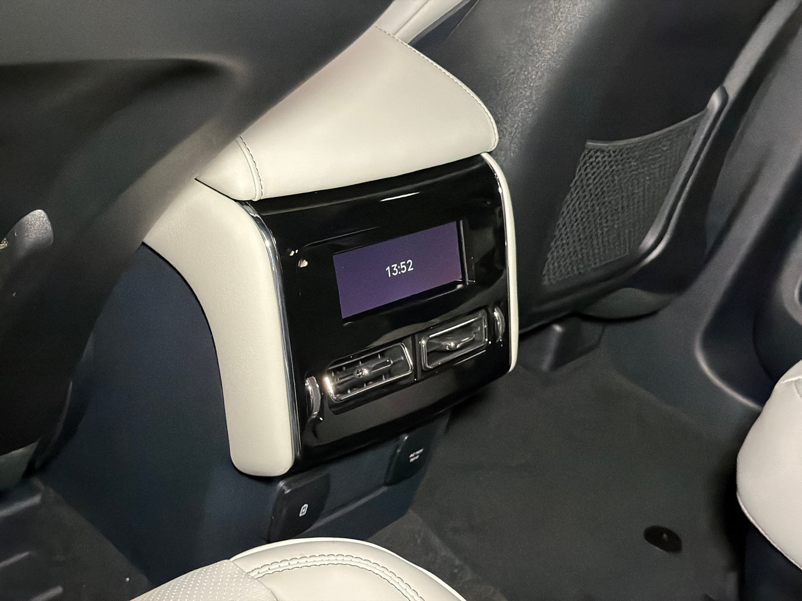 New 2027 Lincoln Aviator AWD image 24