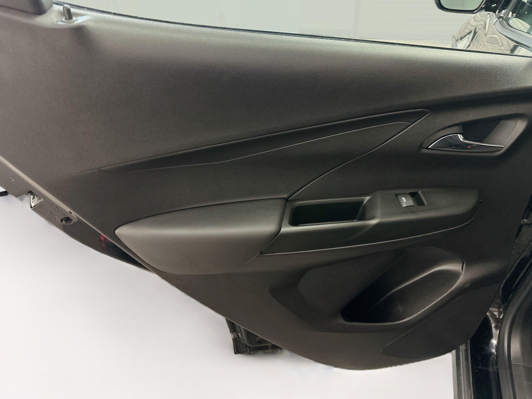 Used 2023 Chevrolet Bolt LT w/ Infotainment Package FWD image 27