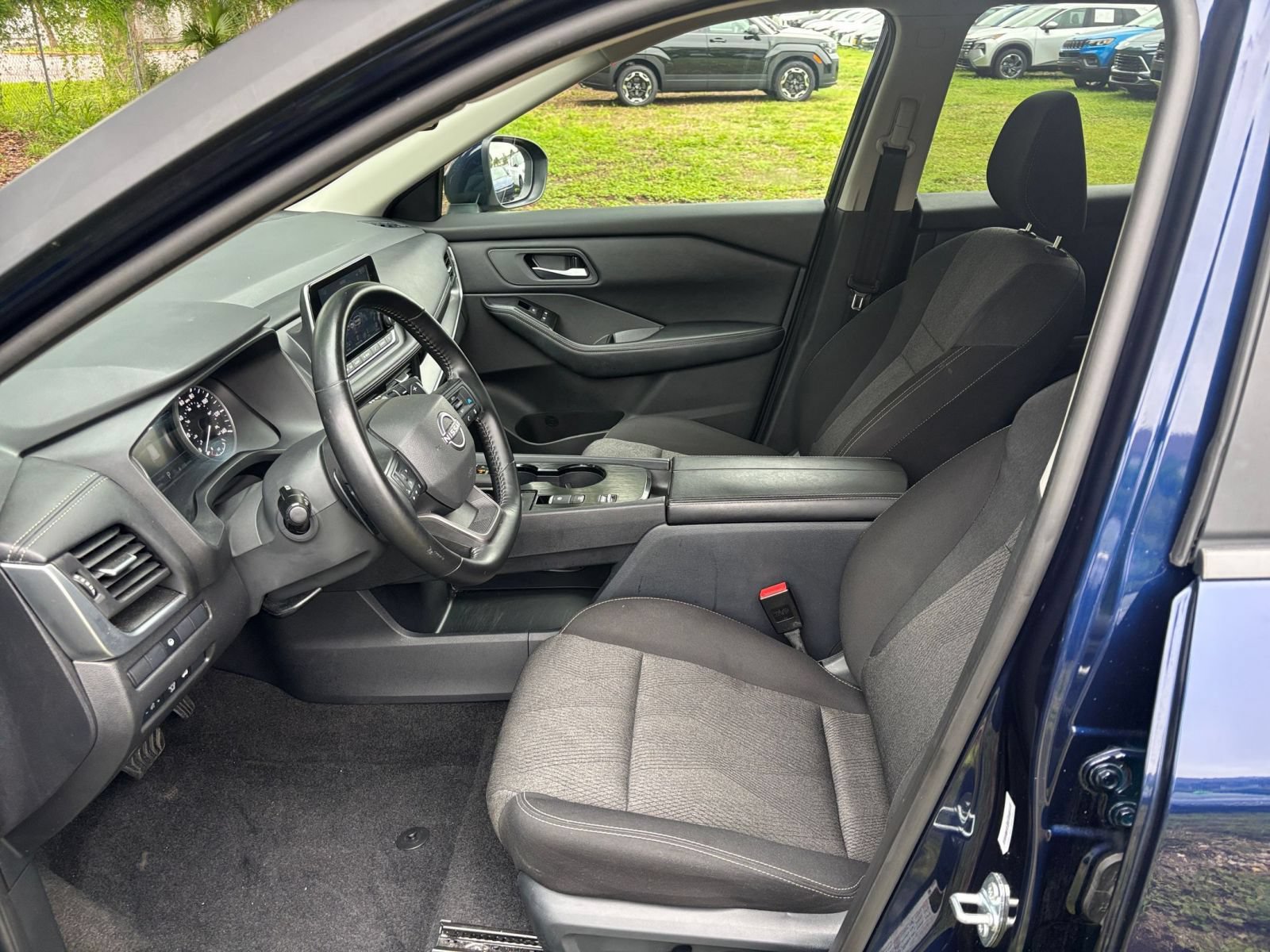 Used 2025 Nissan Rogue SV FWD image 27