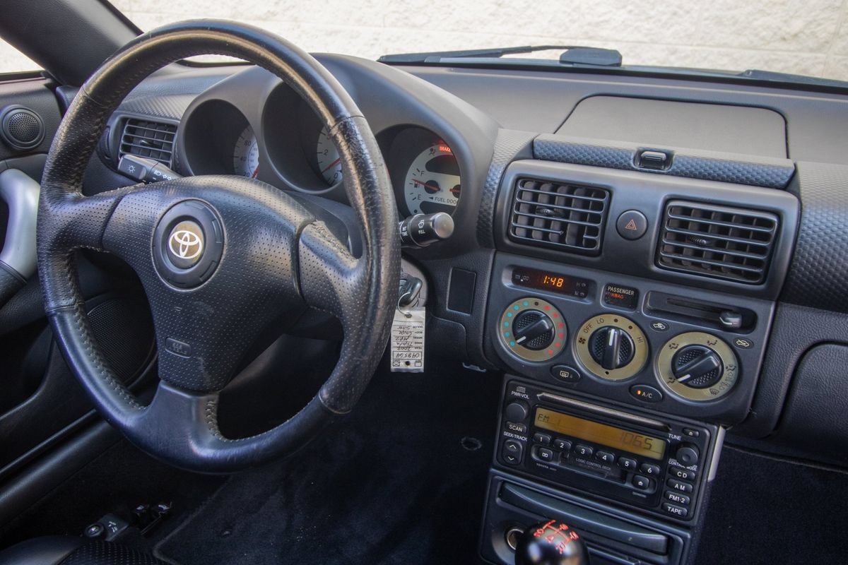 Used 2002 Toyota MR2 RWD image 17