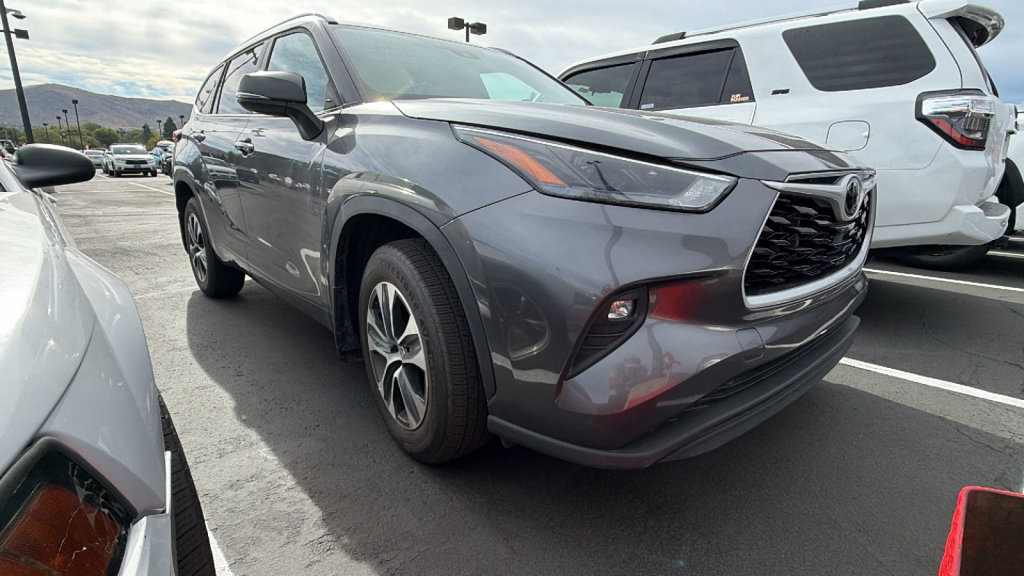 Used 2023 Toyota Highlander XLE