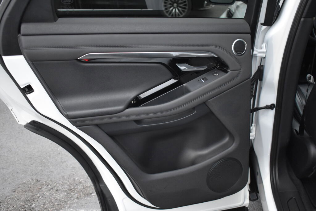 Used 2020 Land Rover Range Rover Evoque SE image 25