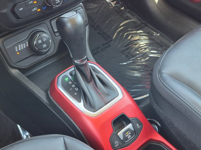 Used 2021 Jeep Renegade Trailhawk AWD/4WD image 12