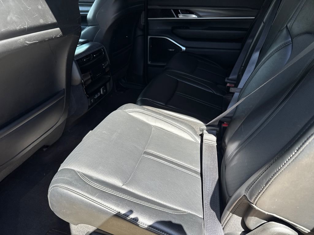 Used 2024 Jeep Wagoneer Series II w/ Flexible Seating Group image 16