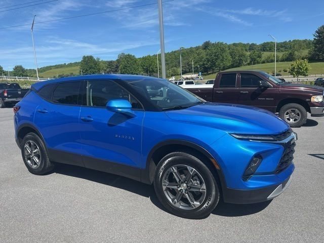 Used 2025 Chevrolet Blazer LT AWD/4WD image 4