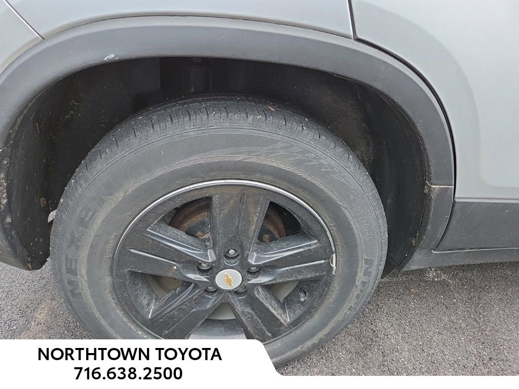 Used 2020 Chevrolet Trax LT w/ LT Convenience Package image 5