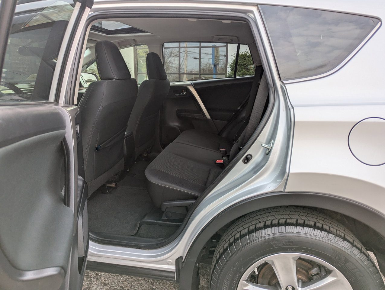 Used 2015 Toyota RAV4 XLE image 37