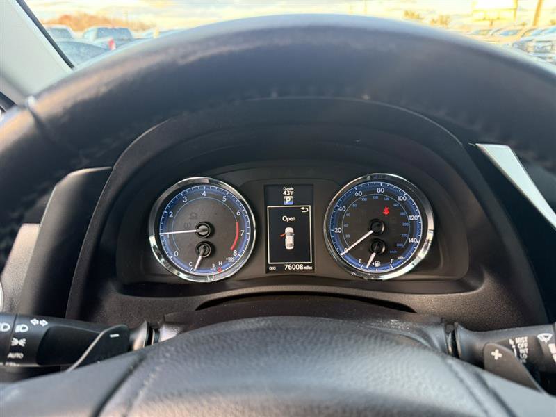 Used 2017 Toyota Corolla SE image 32