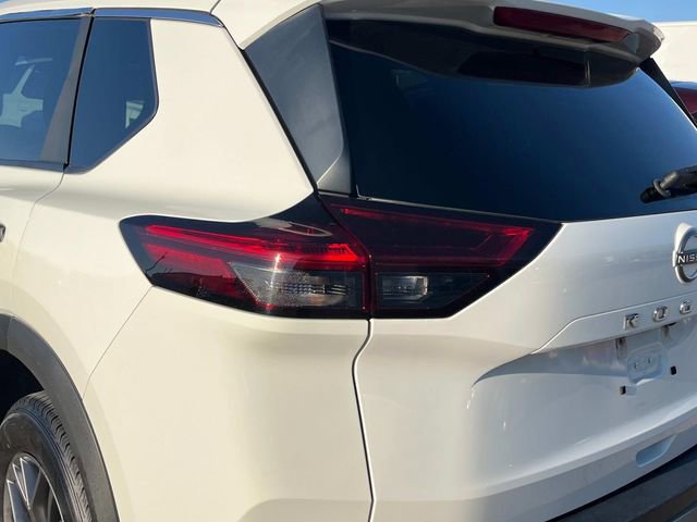 Used 2023 Nissan Rogue S image 8