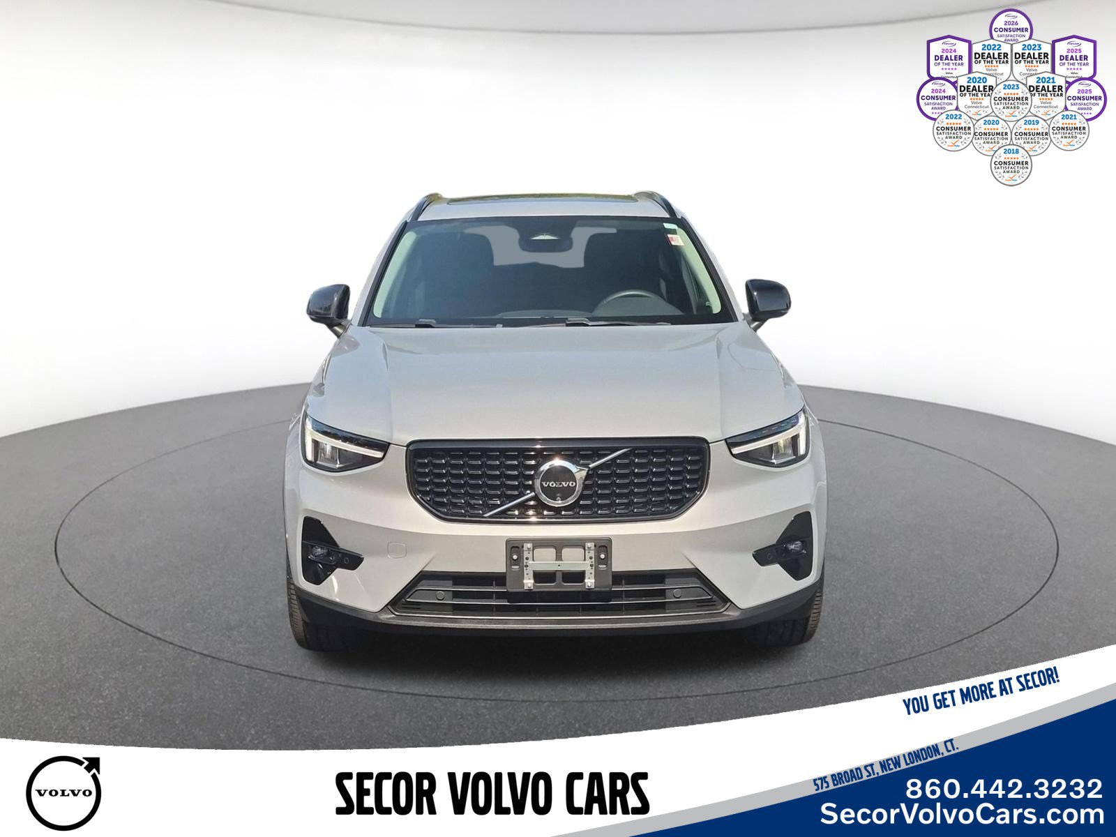 Used 2024 Volvo XC40 B5 Plus w/ Climate Package AWD/4WD image 2