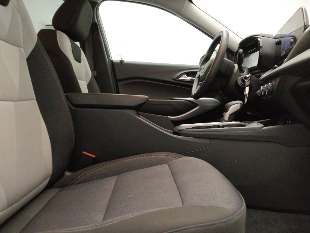 Used 2025 Chevrolet Trax LS FWD image 21
