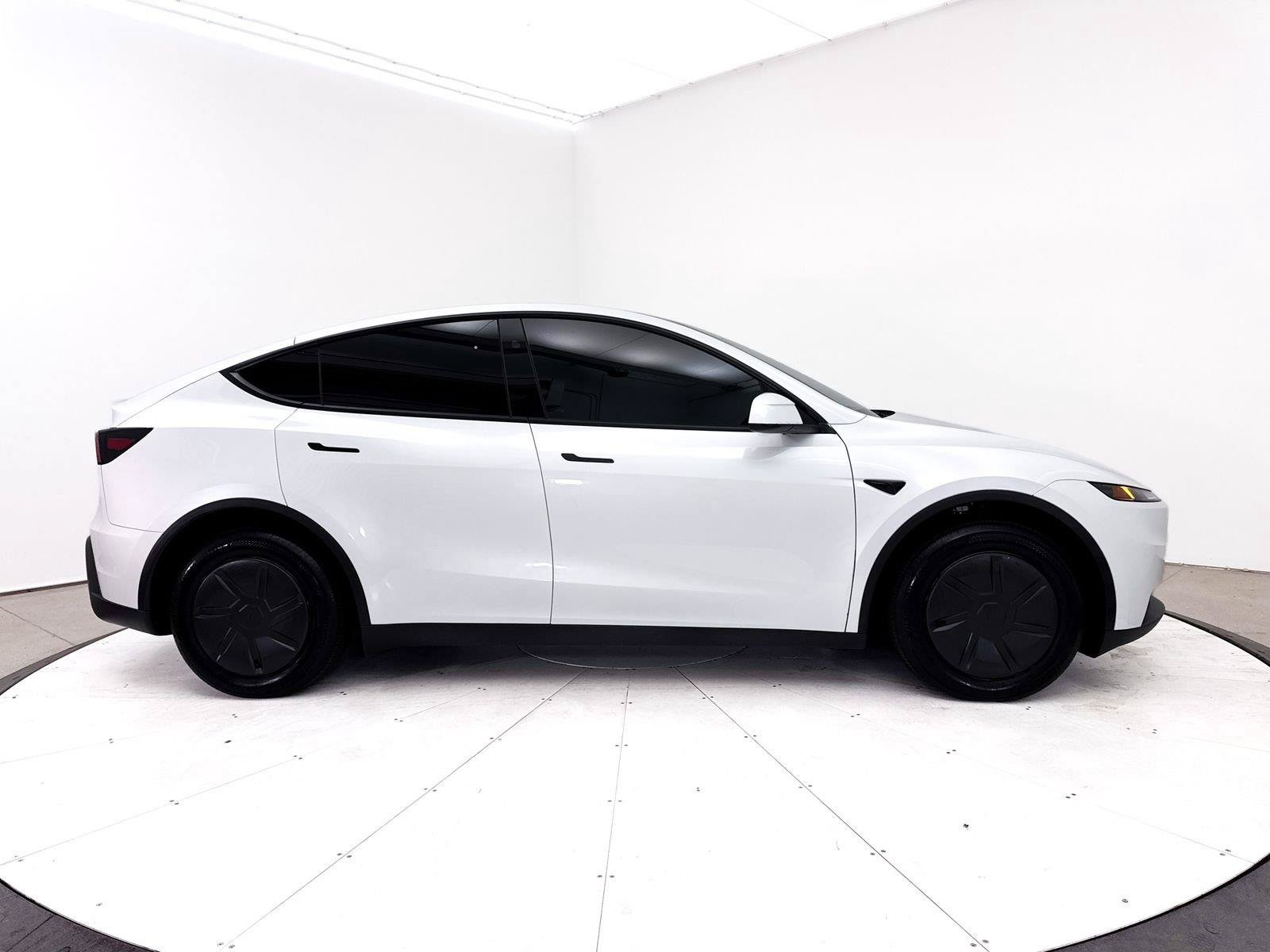 Used 2026 Tesla Model Y 2WD image 39