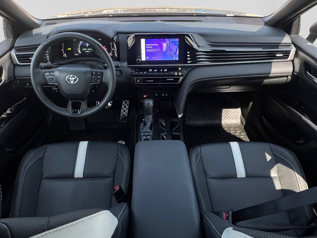 Used 2025 Toyota Camry SE FWD image 9