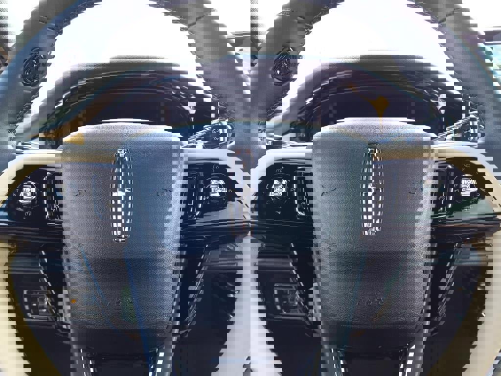 New 2023 Lincoln Corsair Reserve w/ Equipment Group 202A image 50