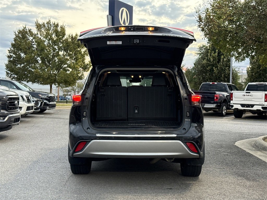 Used 2020 Toyota Highlander Platinum image 12