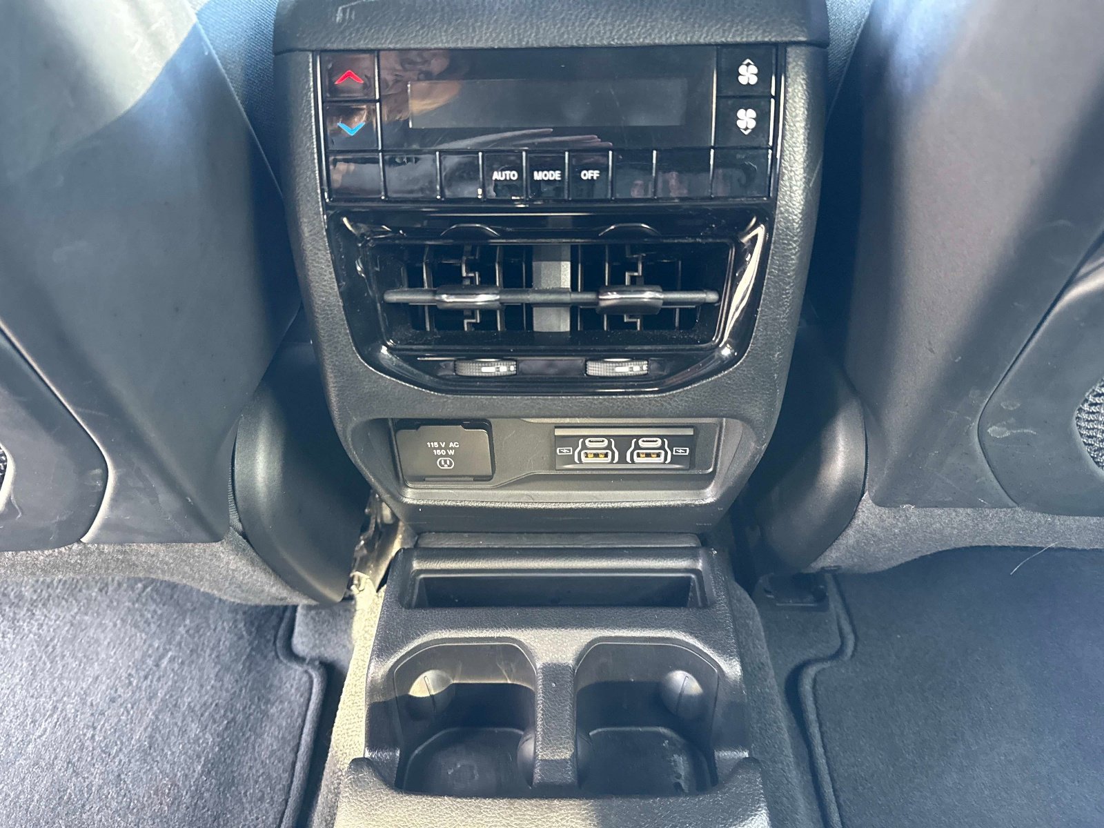 Used 2022 Jeep Grand Cherokee L Laredo image 17