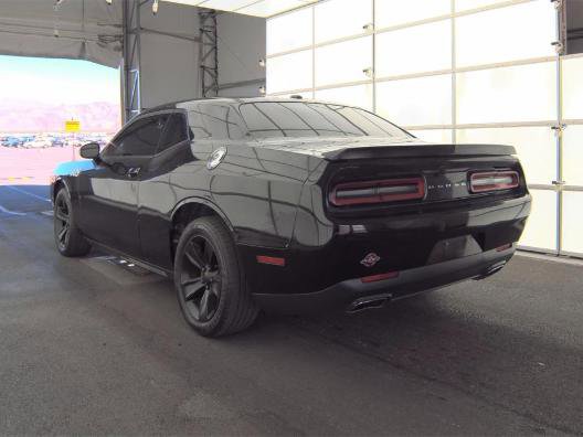Used 2015 Dodge Challenger SXT image 2