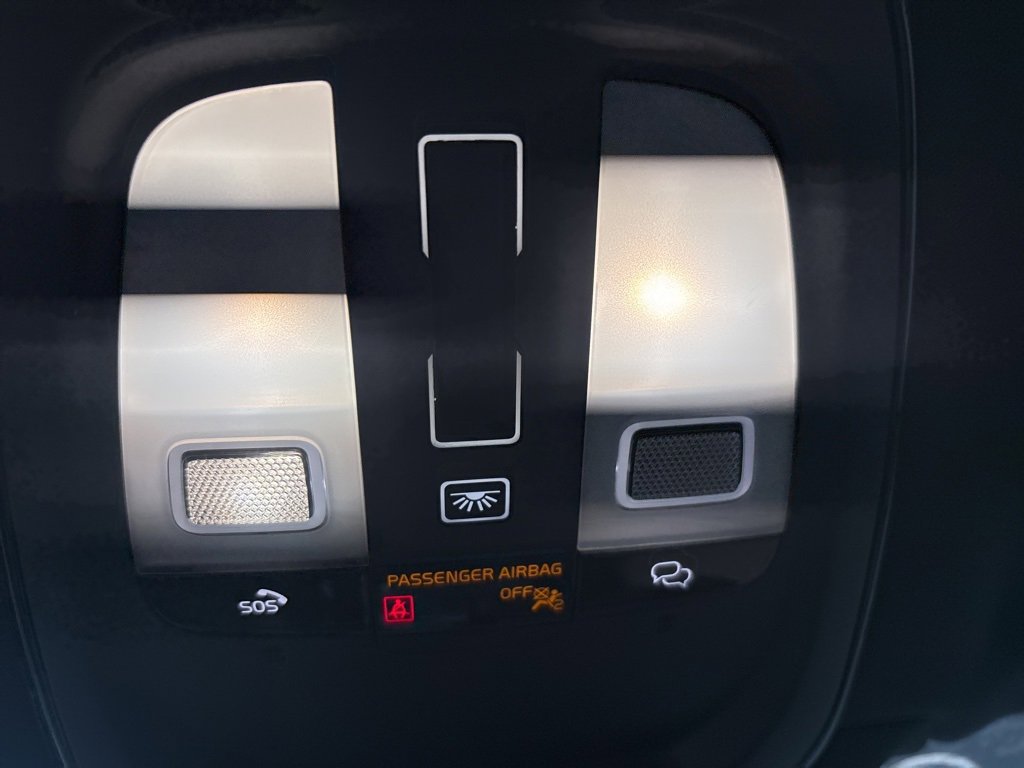 Certified 2025 Volvo XC90 B6 Plus image 33