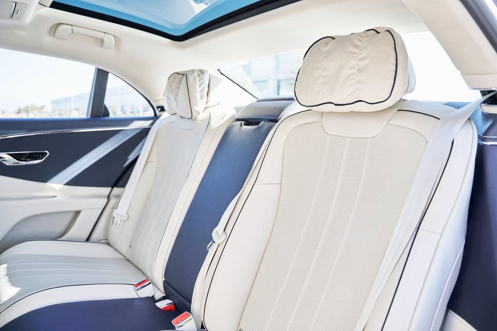 Used 2024 Bentley Flying Spur V8 AWD/4WD image 41