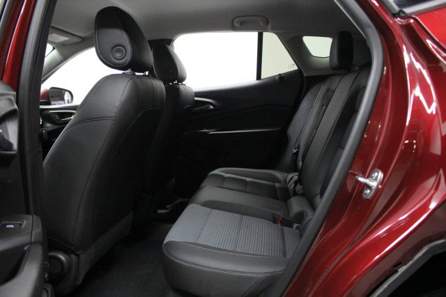 Used 2025 Chevrolet Trax LT w/ LT Convenience Package FWD image 28