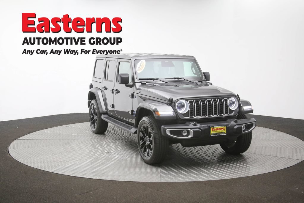 Used 2025 Jeep Wrangler Unlimited Sahara AWD/4WD image 46