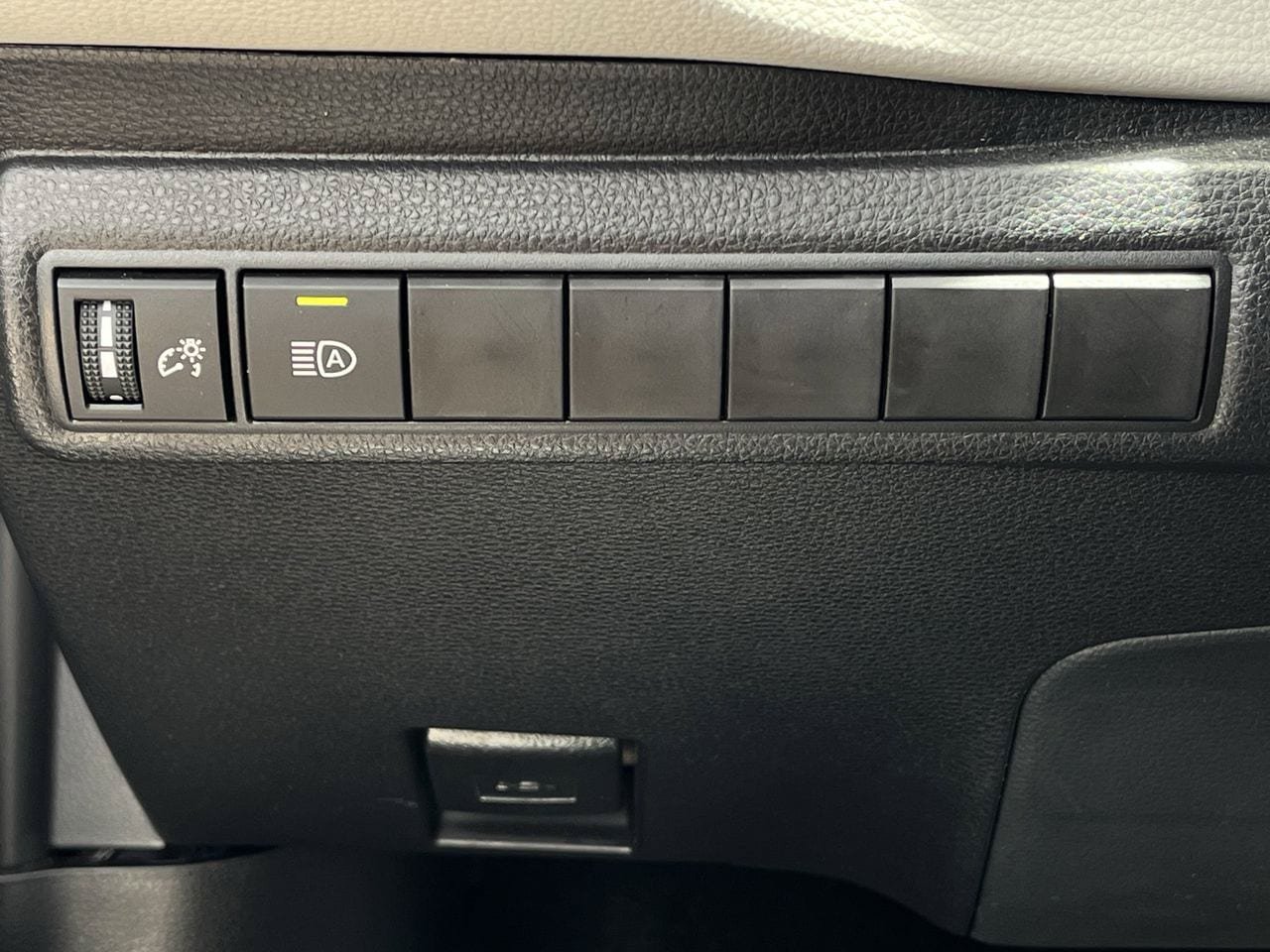 Used 2025 Toyota Corolla LE FWD image 20