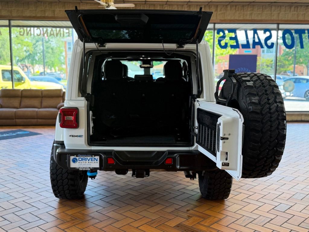 Used 2022 Jeep Wrangler Unlimited Rubicon 4xe w/ Cold Weather Group AWD/4WD image 24