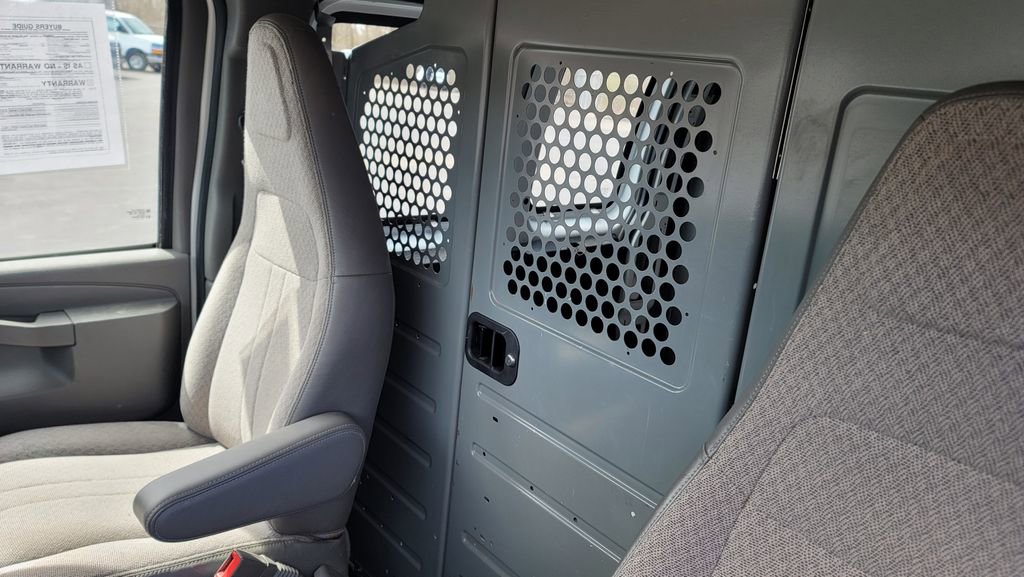 Used 2017 GMC Savana 2500 image 24