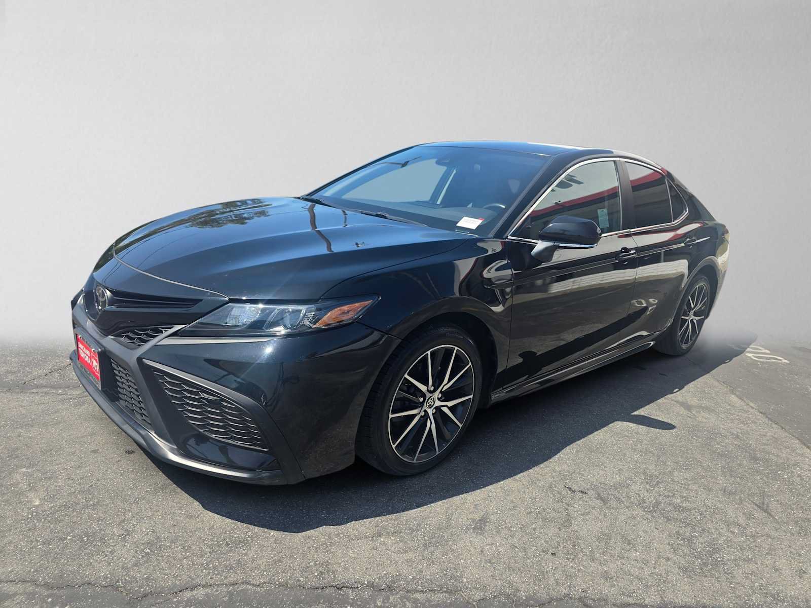 Used 2023 Toyota Camry SE FWD image 7