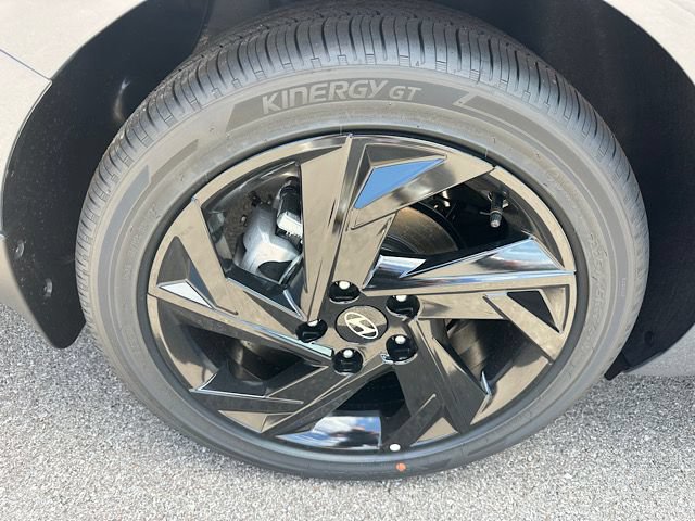 New 2026 Hyundai Elantra SEL Sport FWD image 17