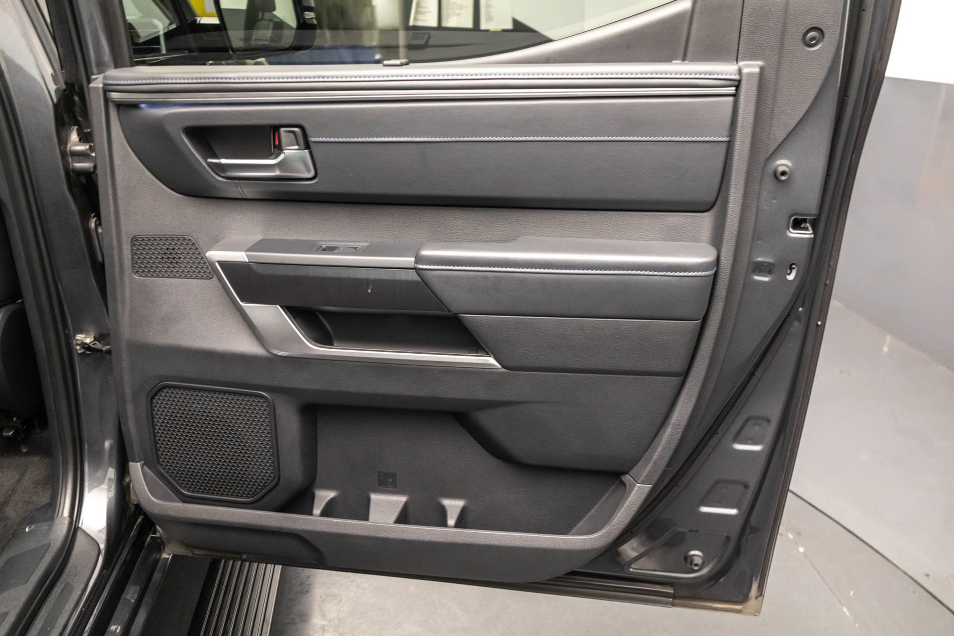 Used 2022 Toyota Tundra Platinum w/ Advanced Package AWD/4WD image 38