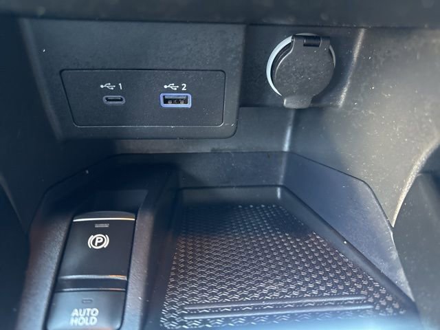 Used 2023 Nissan Kicks SR image 22