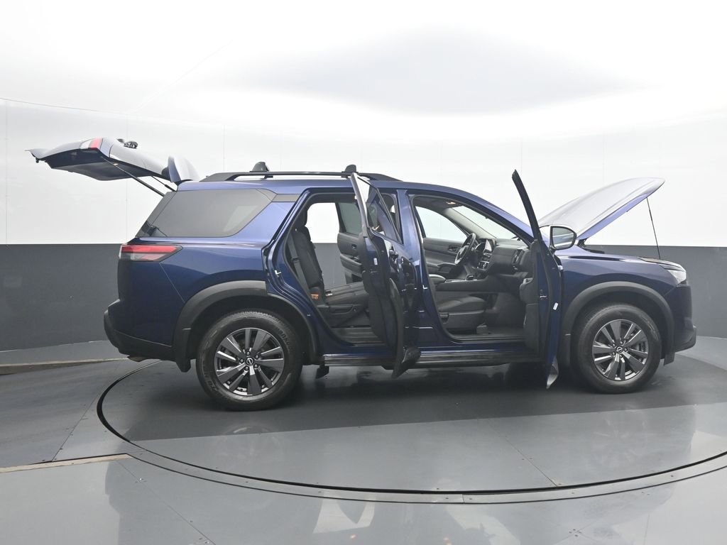 Used 2024 Nissan Pathfinder SV image 35