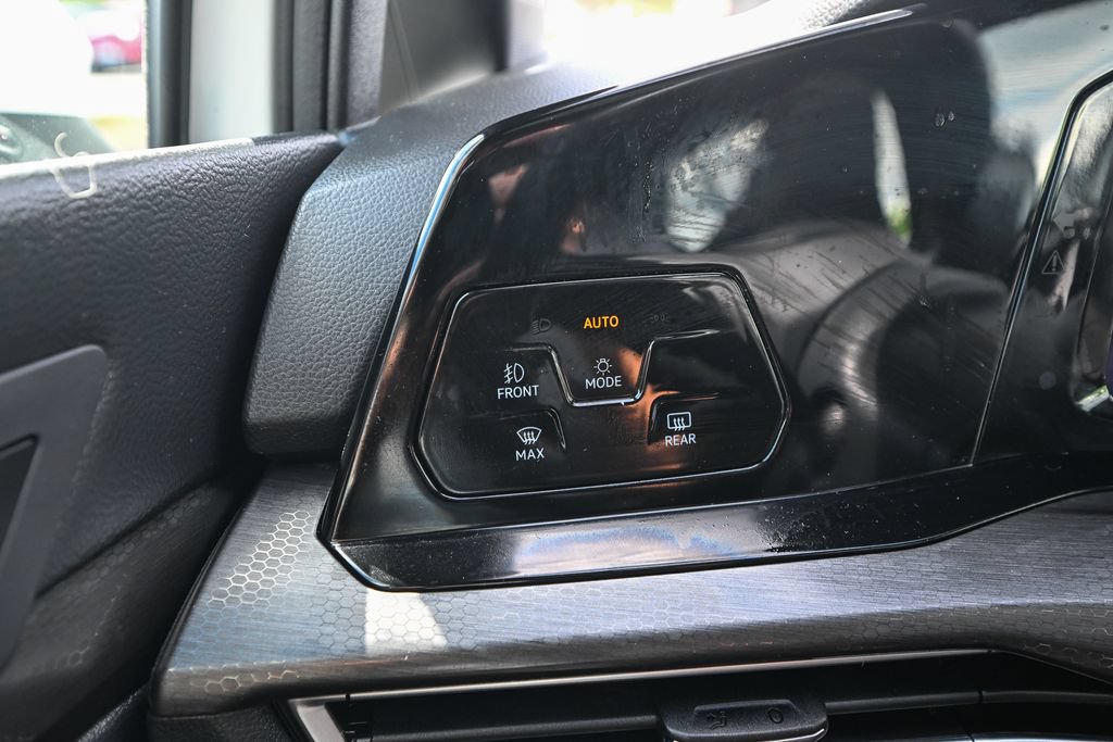 Used 2022 Volkswagen GTI SE FWD image 37