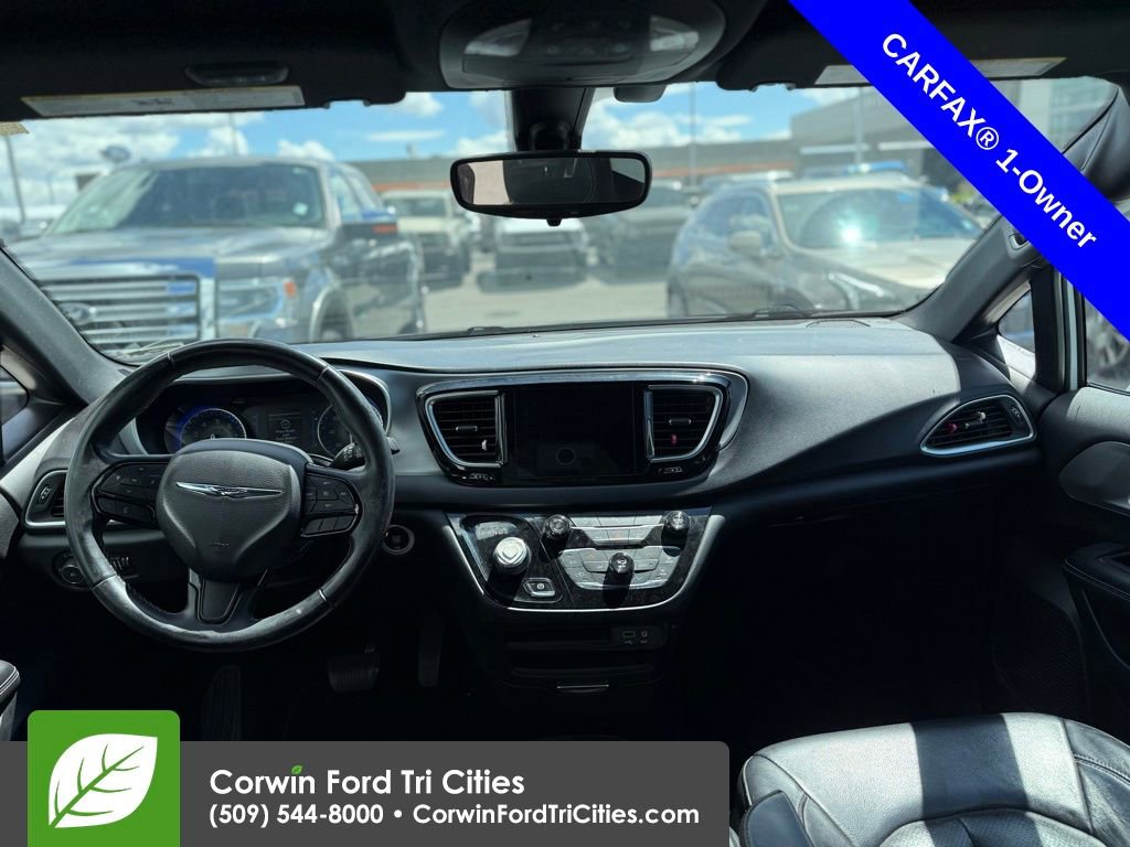 Used 2018 Chrysler Pacifica Touring-L FWD image 10