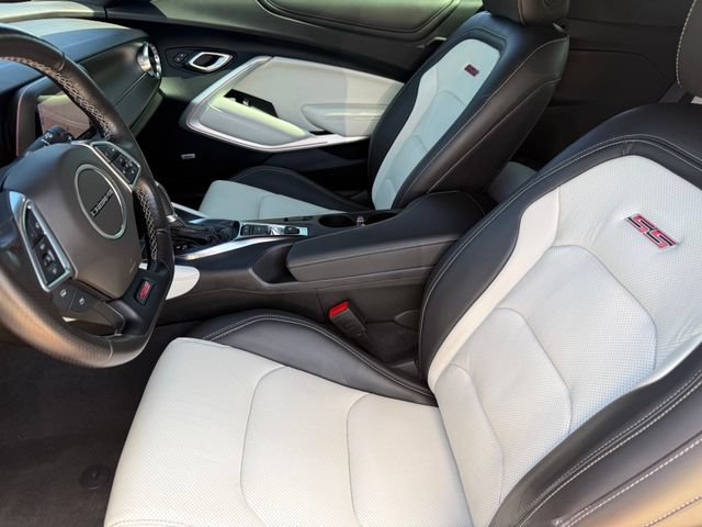 Used 2022 Chevrolet Camaro SS RWD image 9