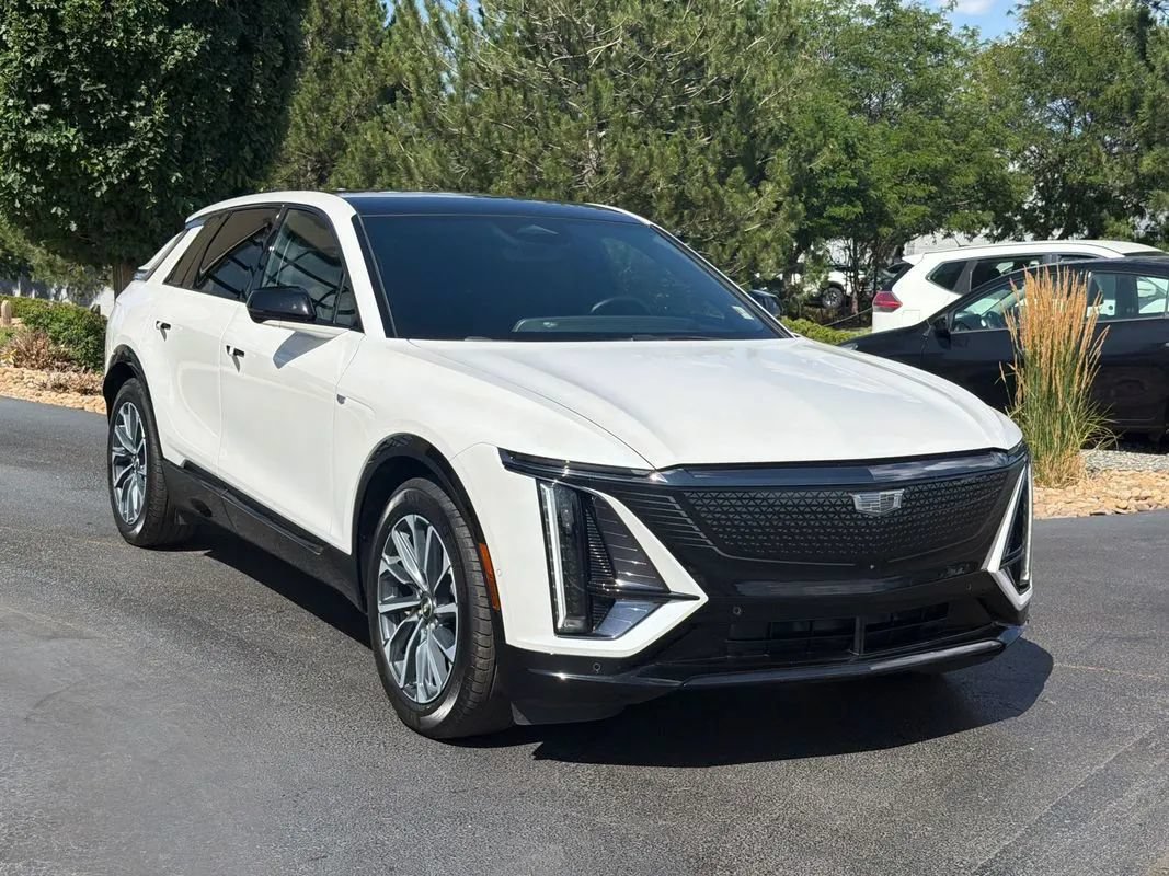 Used 2024 Cadillac Lyriq Sport AWD/4WD image 3