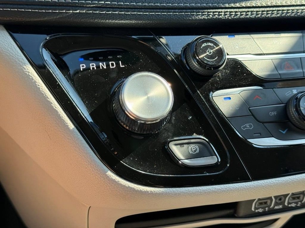 Certified 2024 Chrysler Pacifica Limited FWD image 21