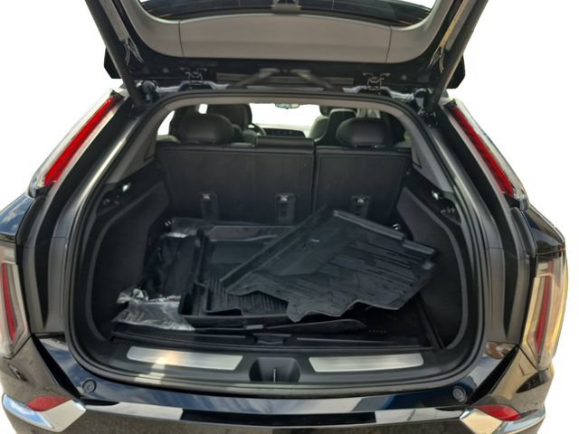 Used 2026 Cadillac Optiq Luxury 1 w/ LPO, Floor Liner Package RWD image 19